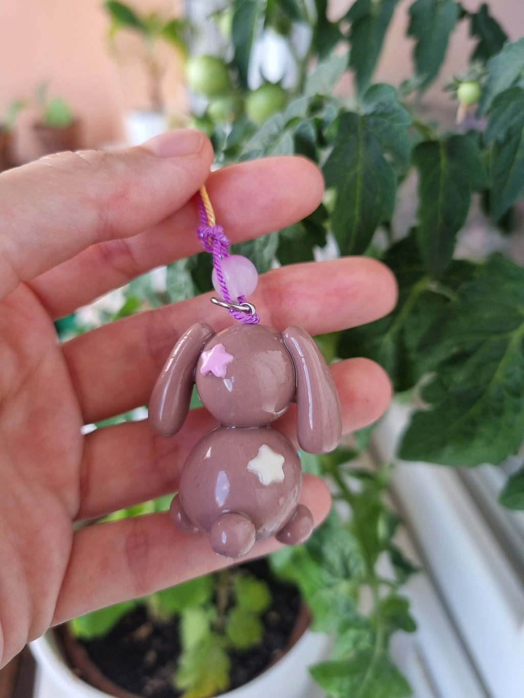 Sötétben világító nyuszi kulcstartó
